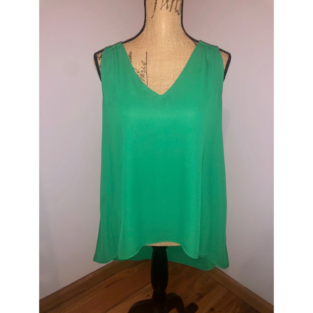 Women’s high-low green tank